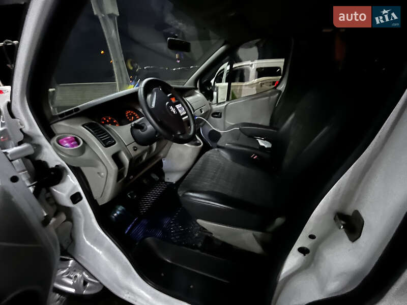 Мінівен Opel Vivaro 2005 в Віньківцях