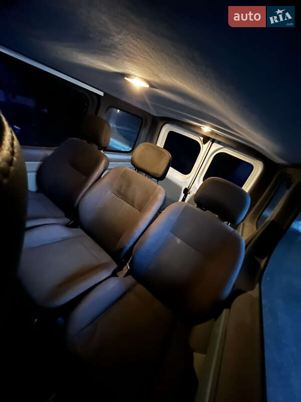 Мінівен Opel Vivaro 2005 в Віньківцях