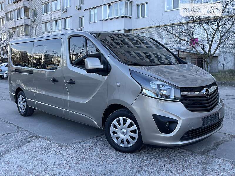Opel Vivaro 2017 - history of car sales on auto.ria.com