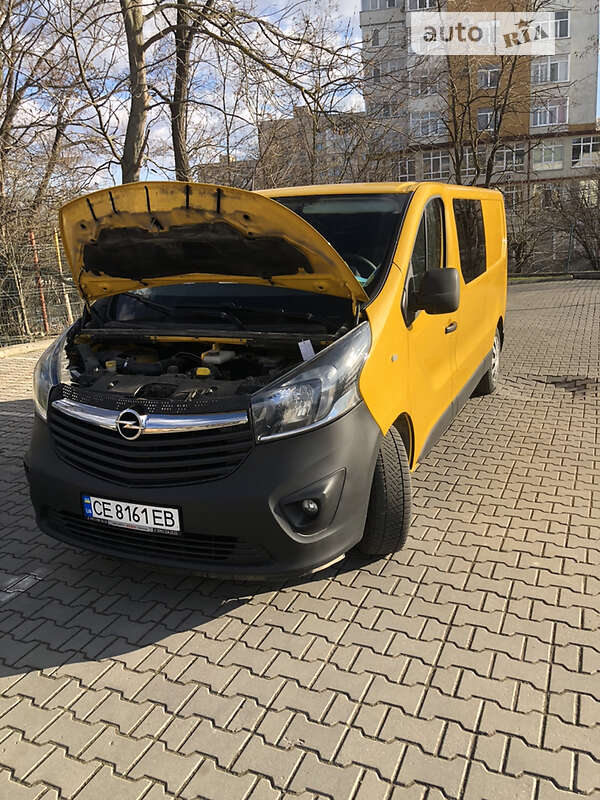 Вантажний фургон Opel Vivaro 2016 в Чернівцях