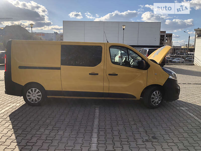 Вантажний фургон Opel Vivaro 2016 в Чернівцях