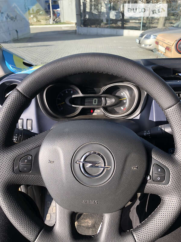 Вантажний фургон Opel Vivaro 2016 в Чернівцях