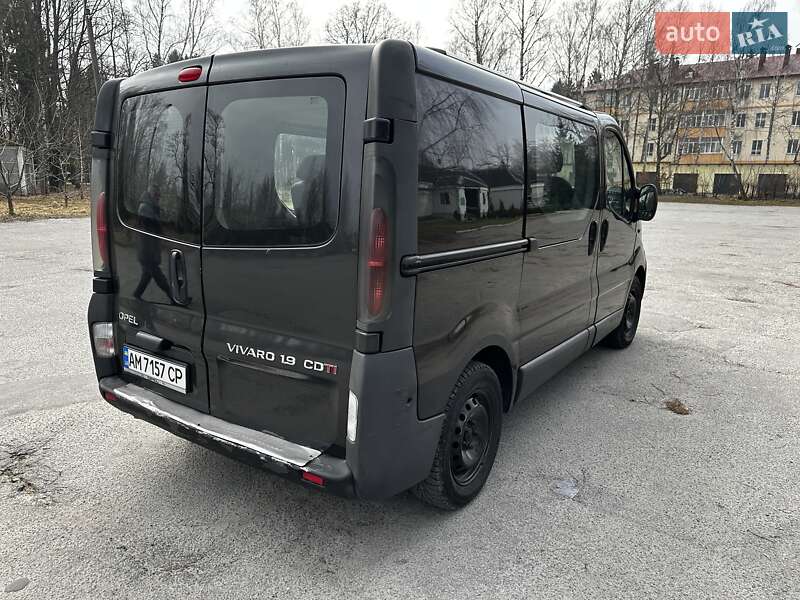 Минивэн Opel Vivaro 2004 в Звягеле