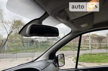 Минивэн Opel Vivaro 2017 в 