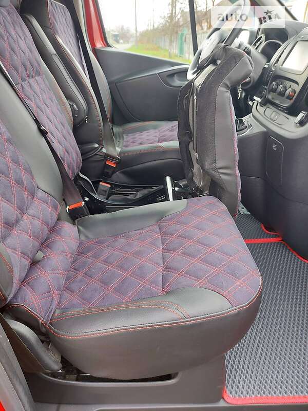 Мінівен Opel Vivaro 2017 в Кропивницькому