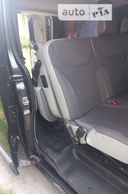 Минивэн Opel Vivaro 2010 в 
