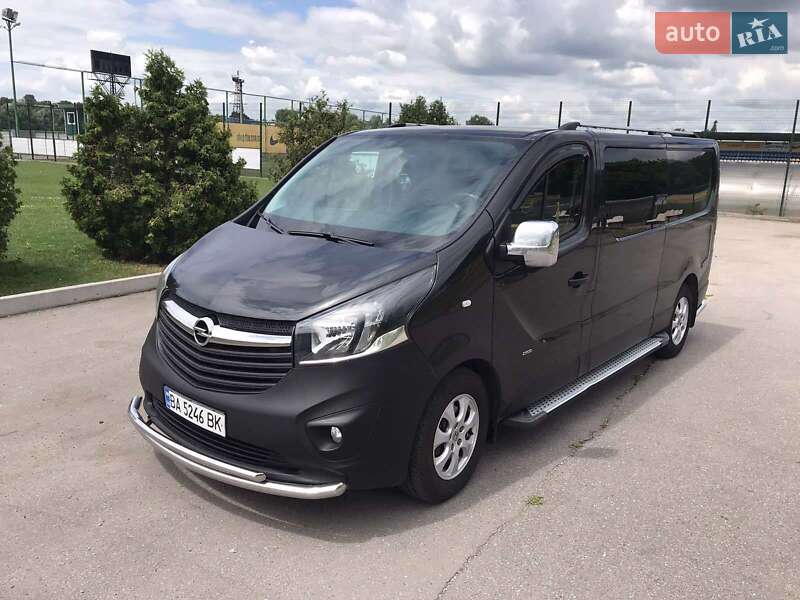 Минивэн Opel Vivaro 2015 в Александрие
