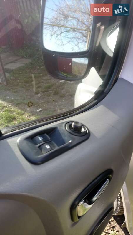 Минивэн Opel Vivaro 2014 в Виньковцах