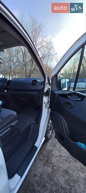 Грузовой фургон Opel Vivaro 2017 в Днепре