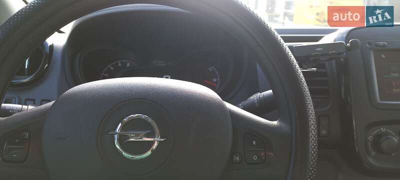 Грузовой фургон Opel Vivaro 2017 в Днепре
