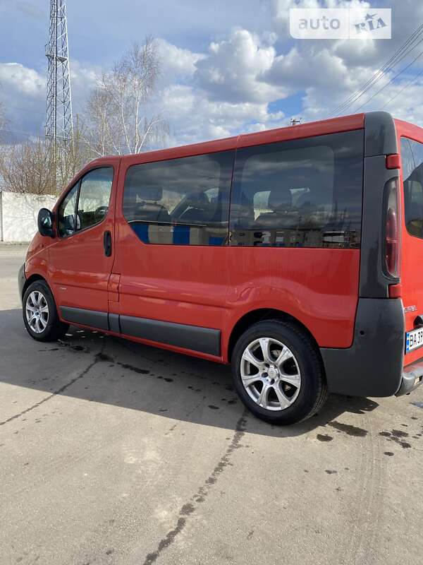 Минивэн Opel Vivaro 2004 в Александрие