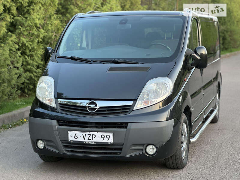 Минивэн Opel Vivaro 2013 в Ровно