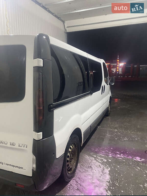 Минивэн Opel Vivaro 2004 в Межгорье