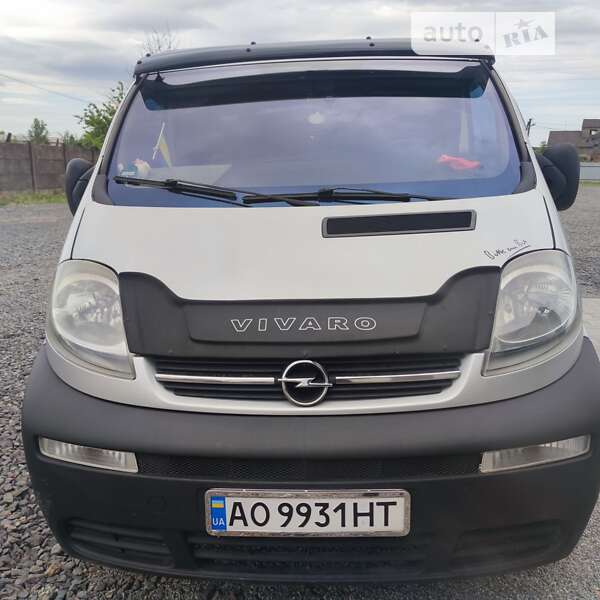 Минивэн Opel Vivaro 2003 в Иршаве