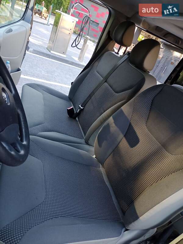 Мінівен Opel Vivaro 2013 в Львові