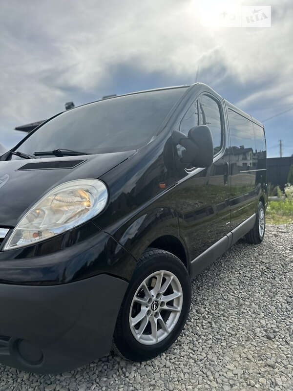 Мінівен Opel Vivaro 2007 в Коломиї