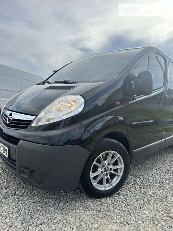 Мінівен Opel Vivaro 2007 в Коломиї