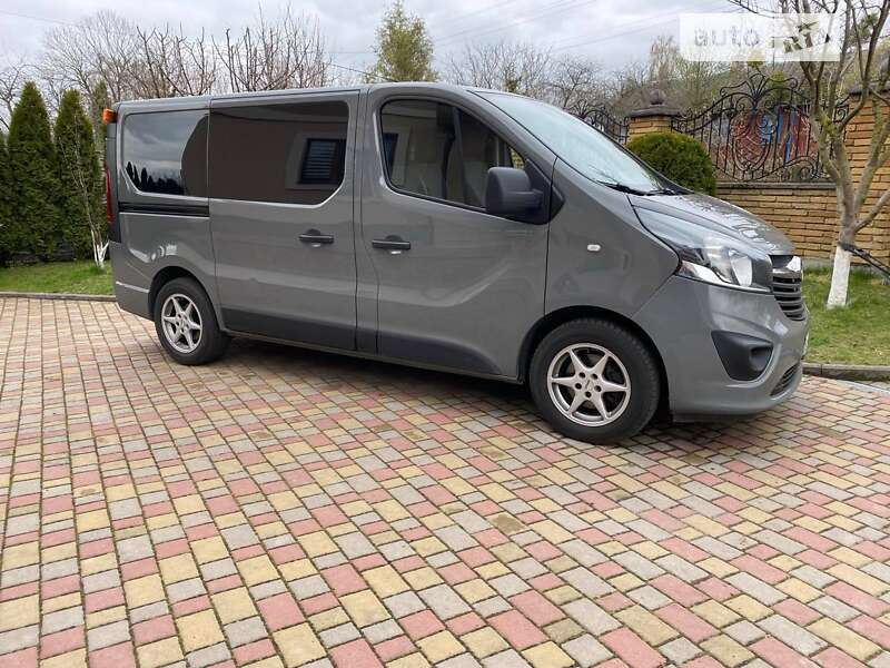 Минивэн Opel Vivaro 2015 в Ровно