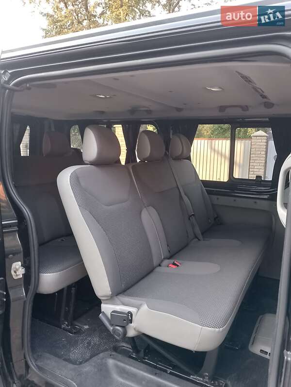 Минивэн Opel Vivaro 2011 в Новоселице