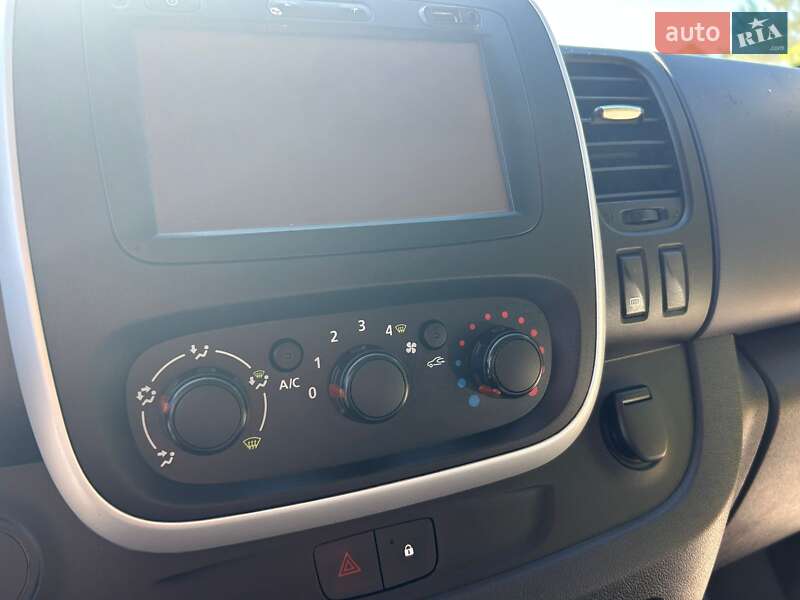 Мінівен Opel Vivaro 2015 в Львові