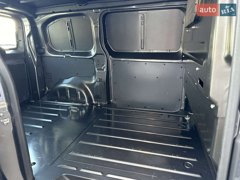 Грузовой фургон Opel Vivaro 2020 в Бердичеве