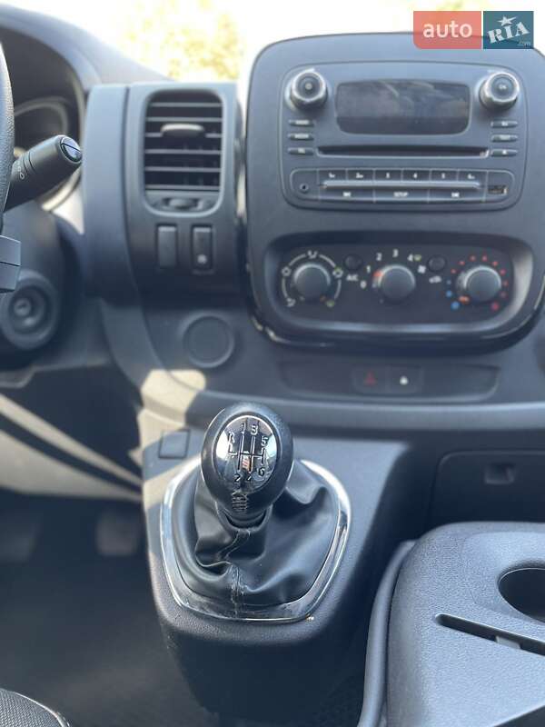 Мінівен Opel Vivaro 2016 в Рівному