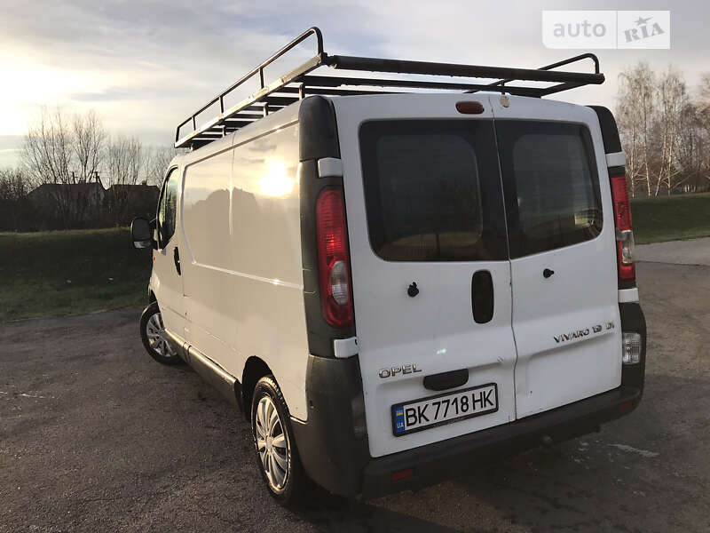 Грузовой фургон Opel Vivaro 2003 в Костополе