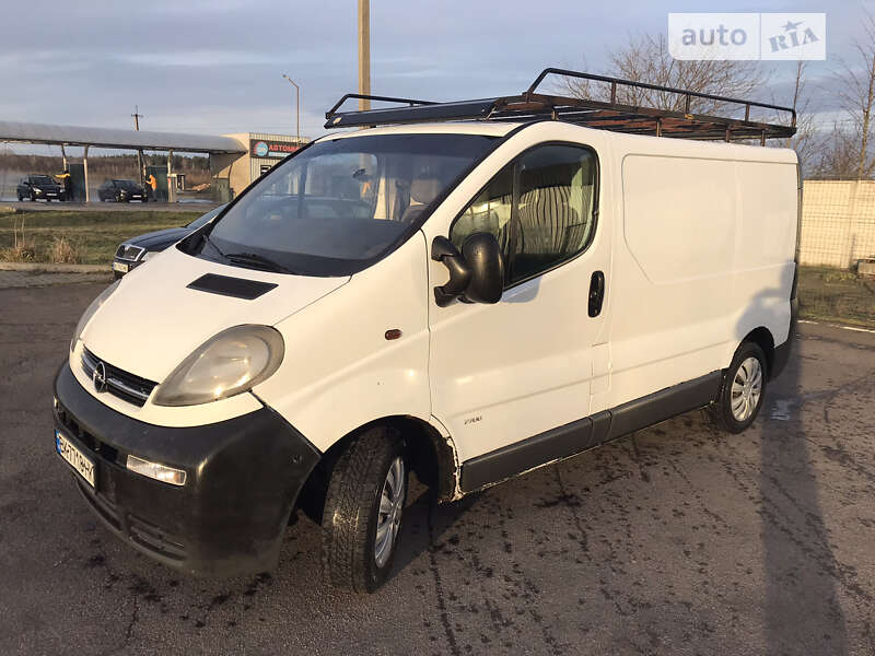 Грузовой фургон Opel Vivaro 2003 в Костополе