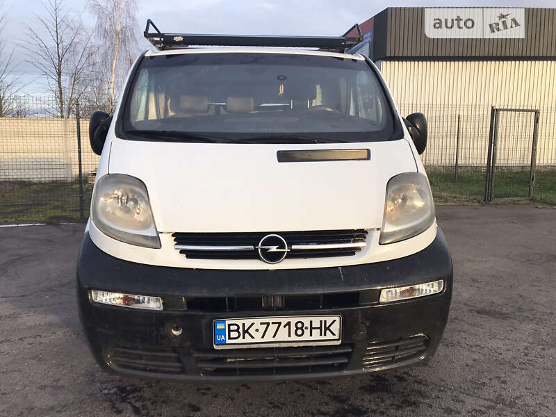 Грузовой фургон Opel Vivaro 2003 в Костополе