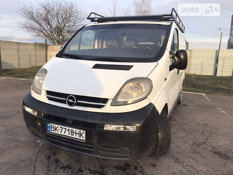 Грузовой фургон Opel Vivaro 2003 в Костополе
