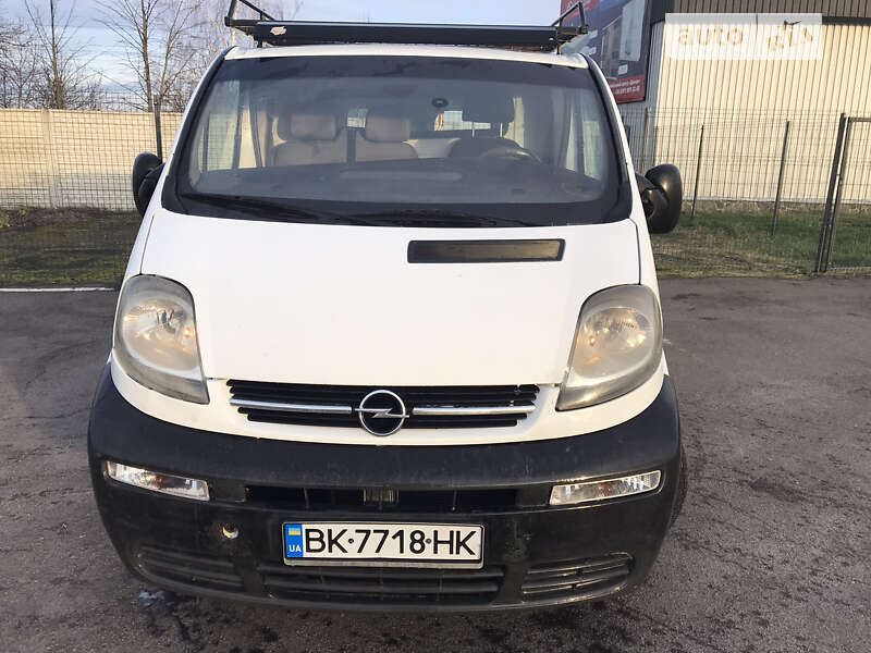 Грузовой фургон Opel Vivaro 2003 в Костополе