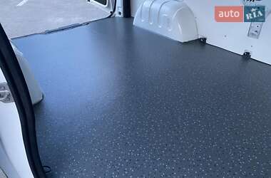 Грузовой фургон Opel Vivaro 2015 в 