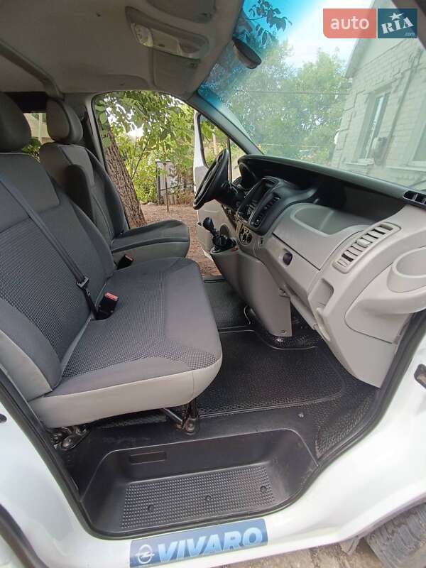 Мінівен Opel Vivaro 2012 в Компаніївці