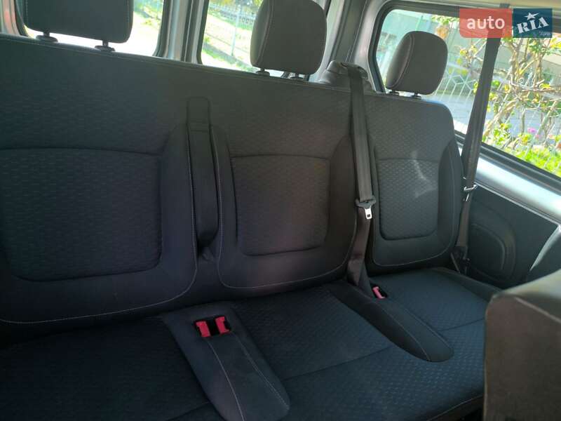 Мінівен Opel Vivaro 2017 в Дрогобичі