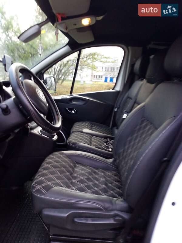 Мінівен Opel Vivaro 2015 в Нересниці