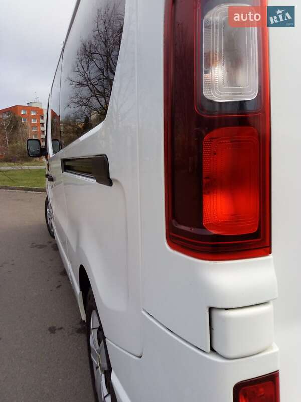 Мінівен Opel Vivaro 2015 в Нересниці