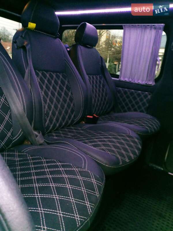 Мінівен Opel Vivaro 2015 в Нересниці