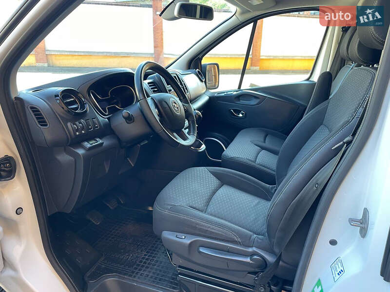 Мінівен Opel Vivaro 2016 в Коломиї