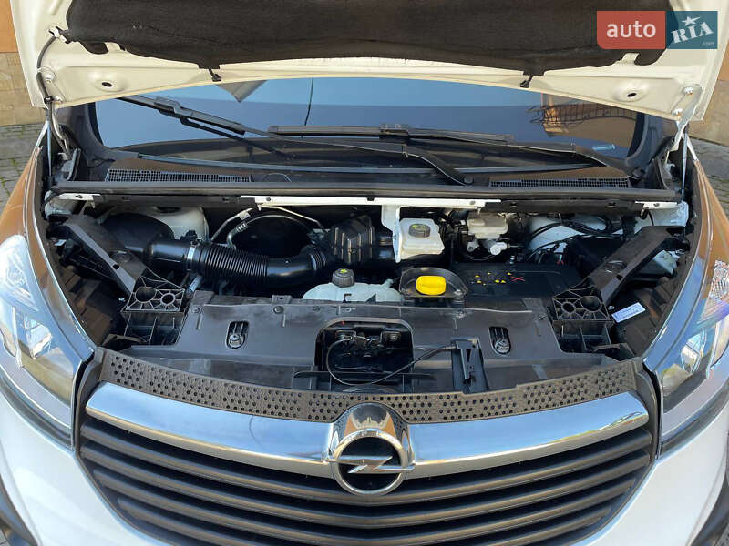 Мінівен Opel Vivaro 2016 в Коломиї