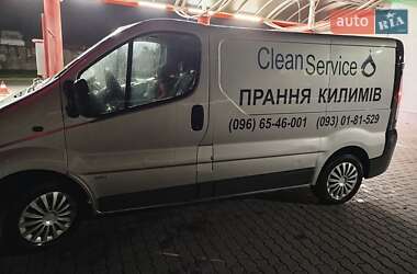 Вантажний фургон Opel Vivaro 2003 в Львові