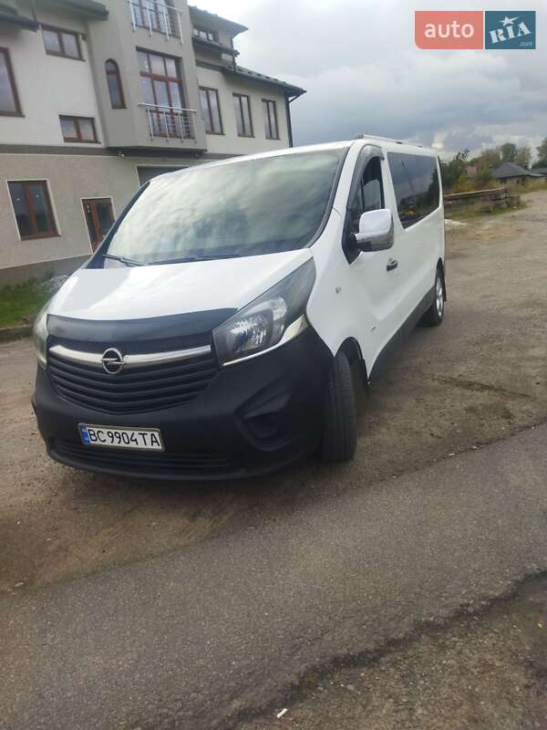 Мінівен Opel Vivaro 2015 в Львові