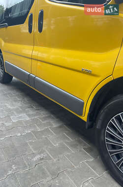 Минивэн Opel Vivaro 2004 в 