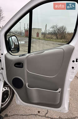Мінівен Opel Vivaro 2011 в 