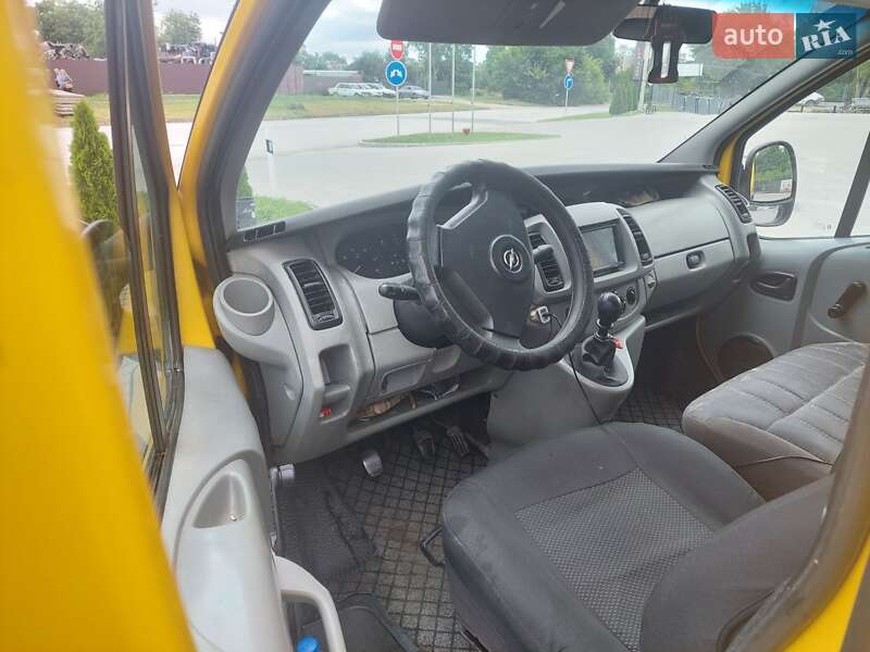 Мінівен Opel Vivaro 2004 в Кам'янець-Подільському
