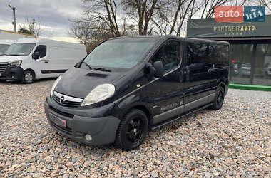 Вантажопасажирський фургон Opel Vivaro 2011 в Рівному