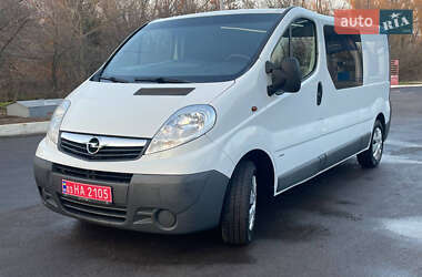 Грузопассажирский фургон Opel Vivaro 2012 в Дубно