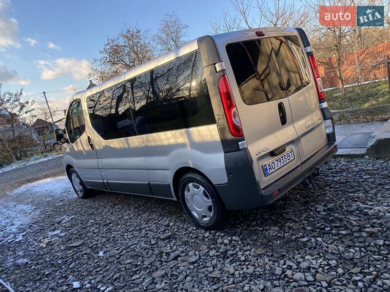 Opel Vivaro 2011
