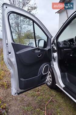 Минивэн Opel Vivaro 2015 в 