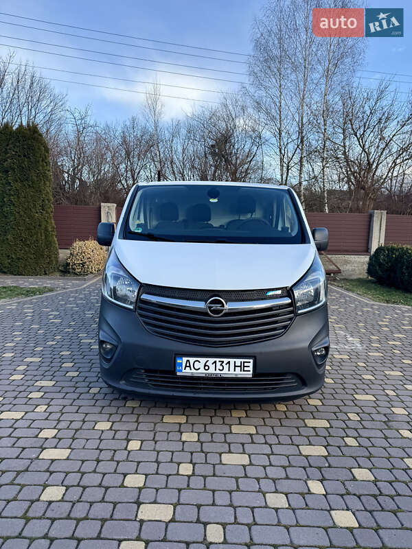 Грузовой фургон Opel Vivaro 2018 в Нововолынске