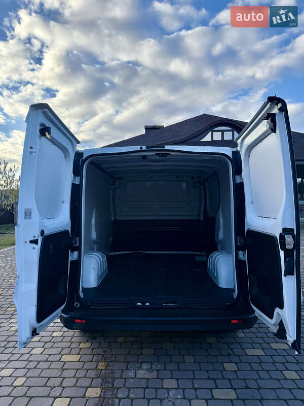 Грузовой фургон Opel Vivaro 2018 в Нововолынске